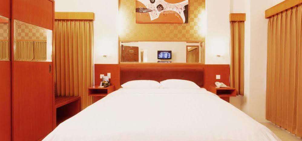 Bisanta Bidakara Tunjungan Hotel 3*